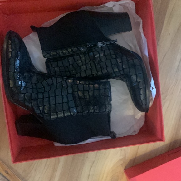 Donald J Pliner boots 7.5M - Picture 9 of 9